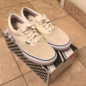 Vans Skate Era Off-White Men’s 11.5/Women’s 13